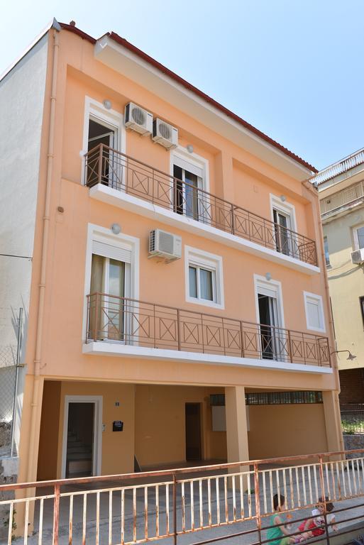 Hôtel Mideia à Levádeia Extérieur photo