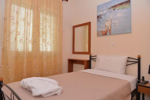 Hôtel Mideia à Levádeia Extérieur photo